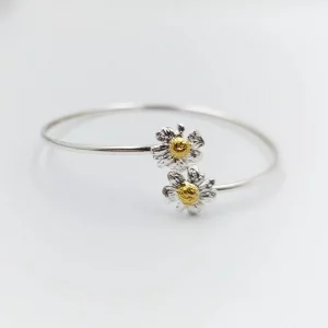 Pulsera Ajustable de Flor de Manzanilla Real | Brazalete de Plata de Ley Hecho a Mano