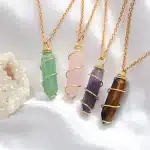 Collar de Cristales Naturales Biterminados Cuarzo y Piedras de Sanacion con Bano de Oro 18K